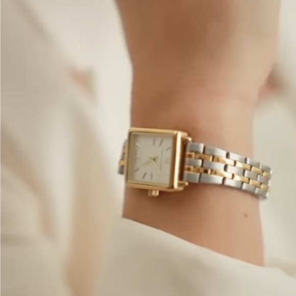 Boyfriend Mixed Metal Watch from the Fall 2024 Jilly Box! - Picture 5 of 5